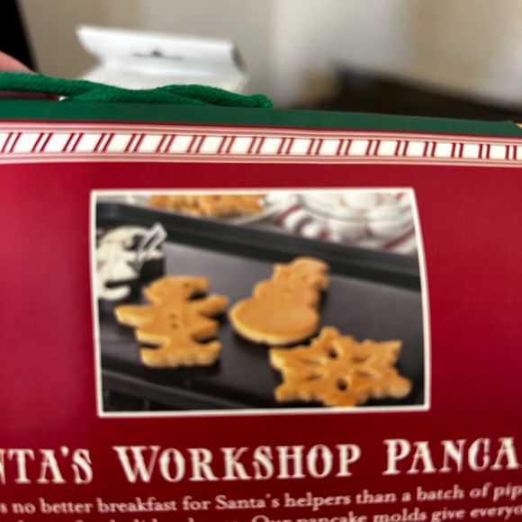 Williams Sonoma Santa Workshop Pancake Molds. Set of 3. NWT - Picture 2 of 3
